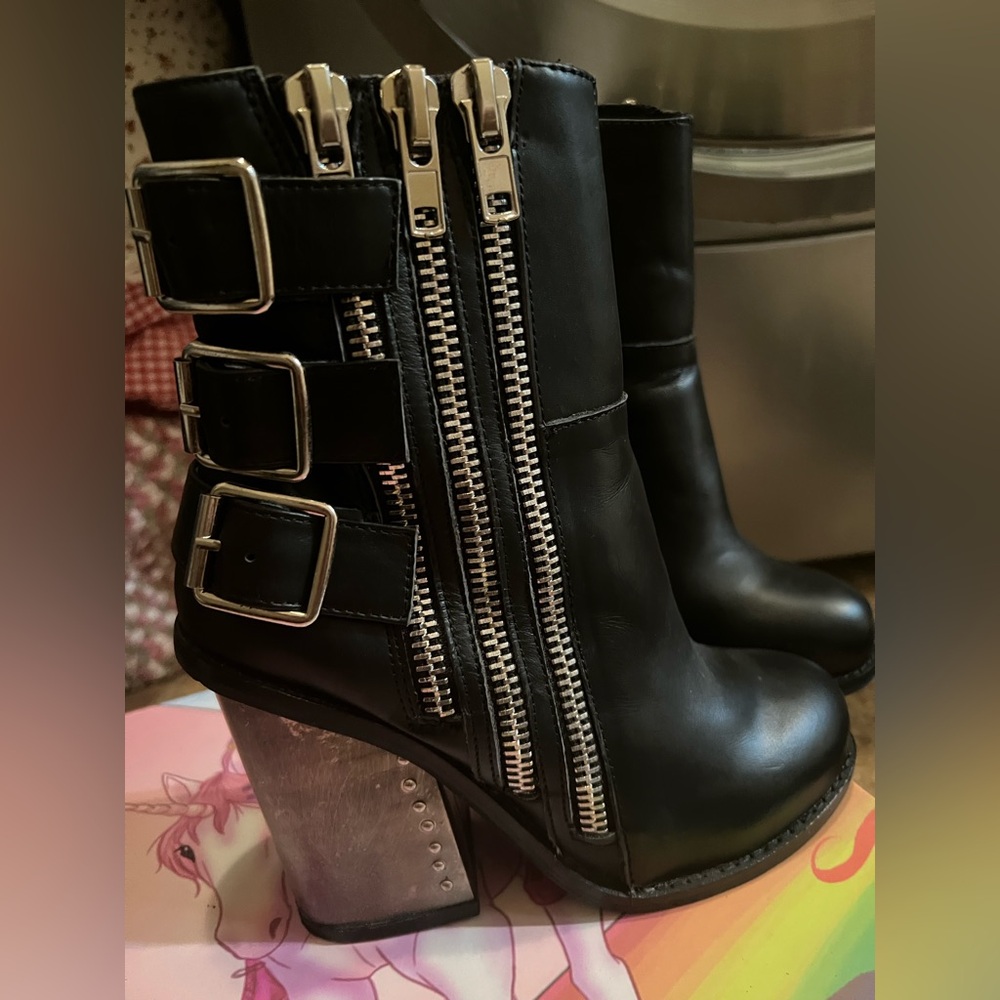 😍🦊Like New Jeffrey Campbell Black combat Boots with Silver Buckle Zippers w box